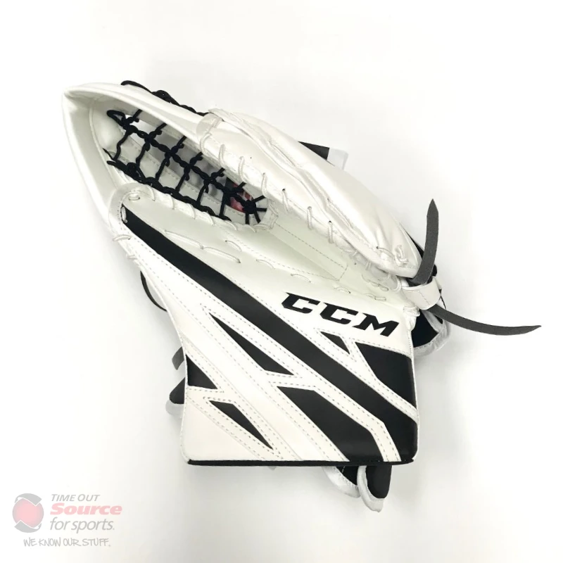 CCM Extreme Flex E4.5 Goalie Catcher- Junior 2 CCM Extreme Flex E4.5 Goalie Catcher- Junior